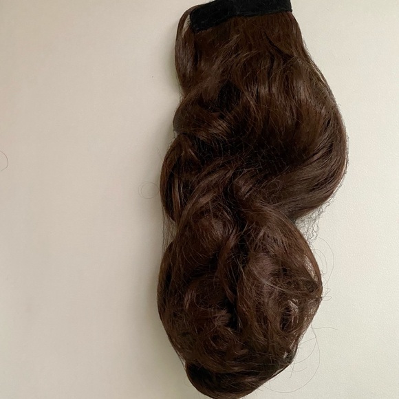 Flirty 18-inch Medium Brown Wrap around Ponytail piece - NWOT - Picture 2 of 3